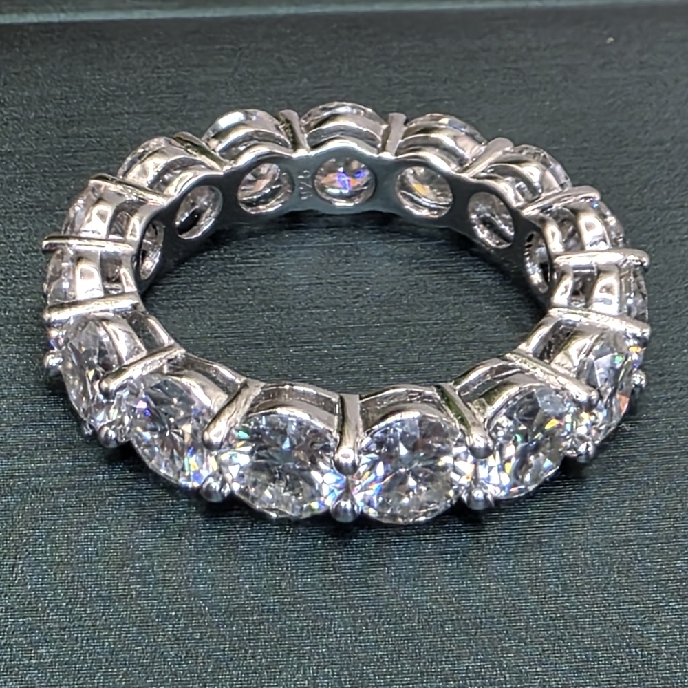 💎 7.5 Ct Moissanite Eternity Band – Elegant Sparkle
